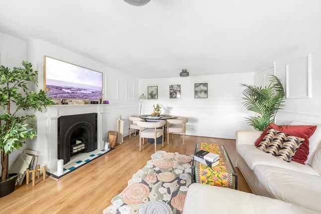 149d, Victoria Way, London photo 3