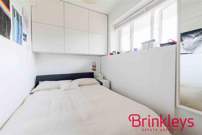Flat for sale in Ormonde Court, Upper Richmond Road, London
