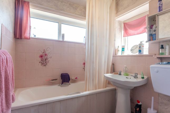 65, Sleningford Rise, West Yorkshire photo 4