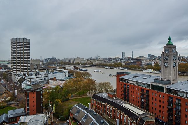 Flat to rent in Upper Ground, South Bank, Waterloo, London