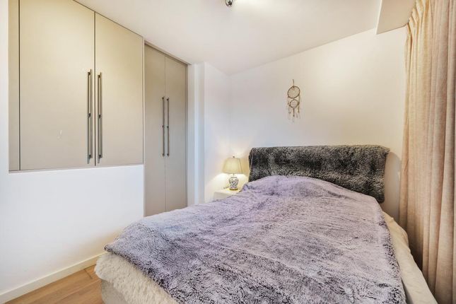 Flat for sale in Ivy Lodge, Notting Hill Gate
