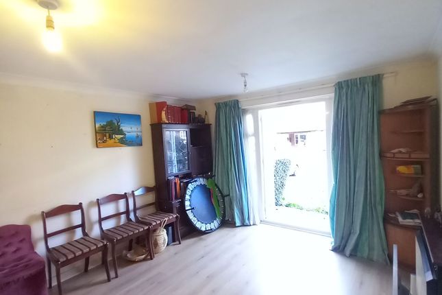 50, Beechwood Grove, London photo 2