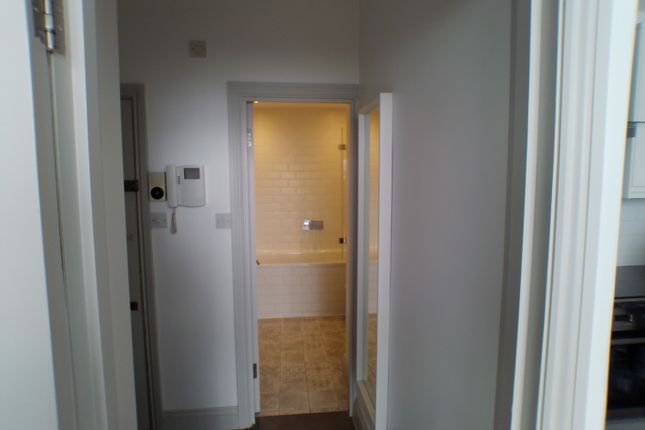 6, ARUNDEL COURT, LADBROOKE GROVE photo 3