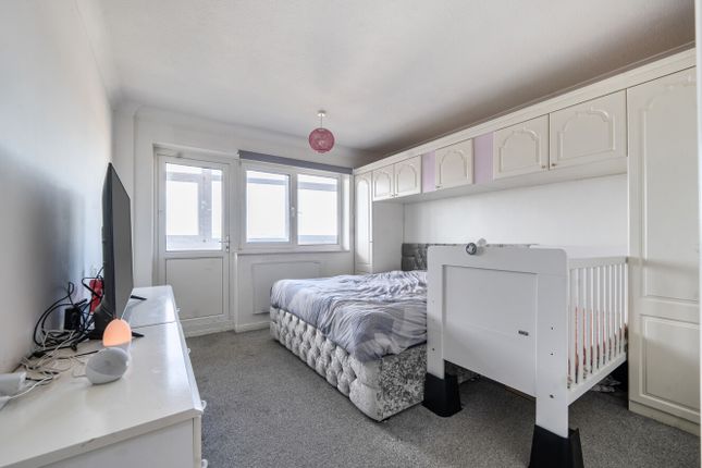 41, Manor Lea, Worthing photo 4