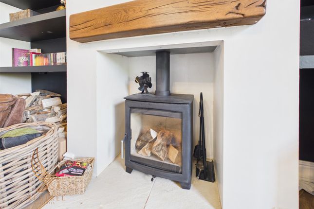 32, Blenheim Hill, Batley photo 4