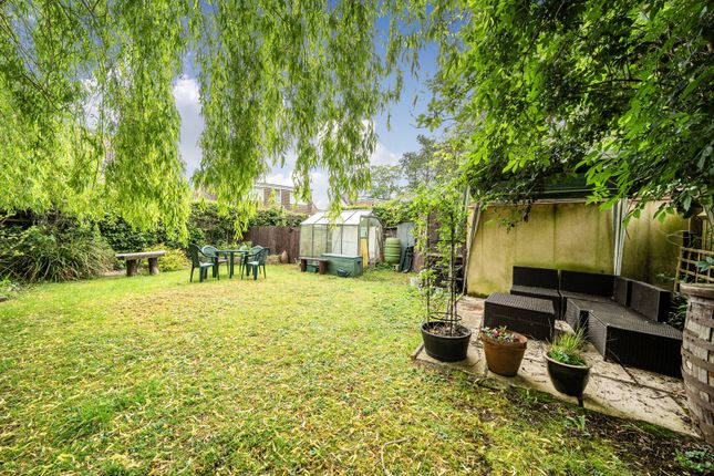 1, Busbys Close, Bampton photo 3