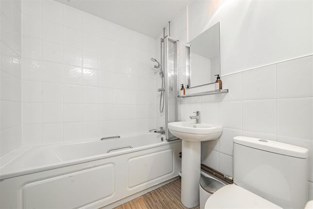 166, Horton Road, Slough photo 4