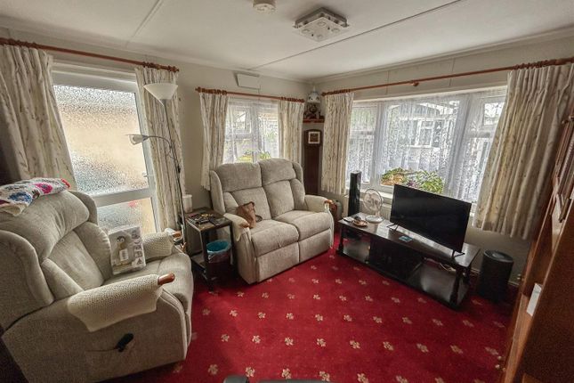 21, Woodlands, Sacketts Grove, Jaywick Lane, Clacton-On-Sea photo 2