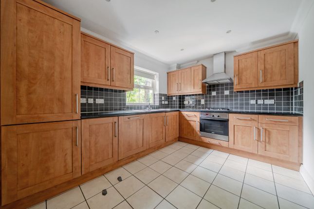 Flat 2, Palisade Court, 14, Oaklands Road, Bromley photo 2