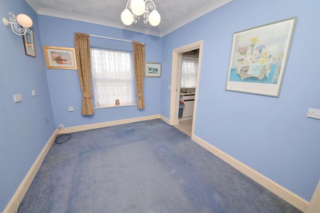 12 Clareston Court, Station Road, Tenby photo 2