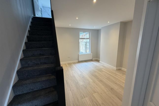 6, Tramway Avenue, Lower Edmonton photo 4