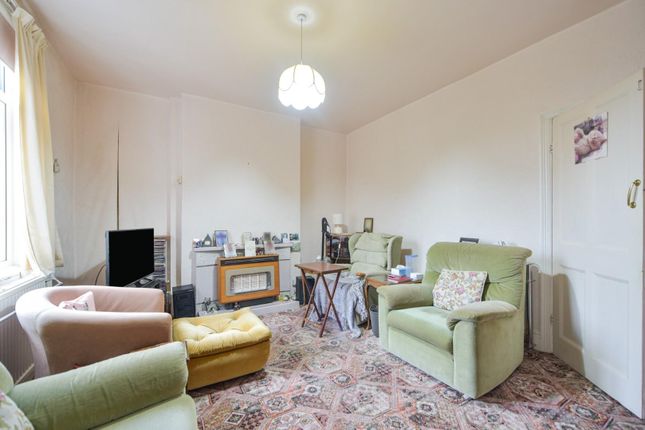 85, Trap Lane, Sheffield photo 3