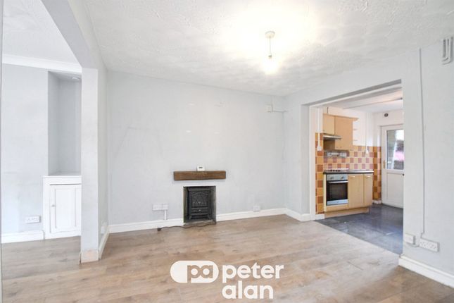7, Railway Terrace, Swansea photo 3