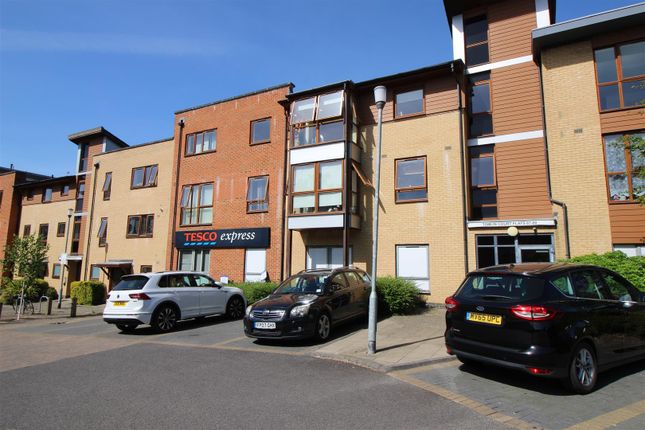 Thumbnail Flat to rent in Commonwealth Drive, Crawley, West Sussex.