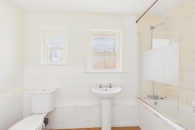 Flat B, 148, Canterbury Road, Kent photo 4