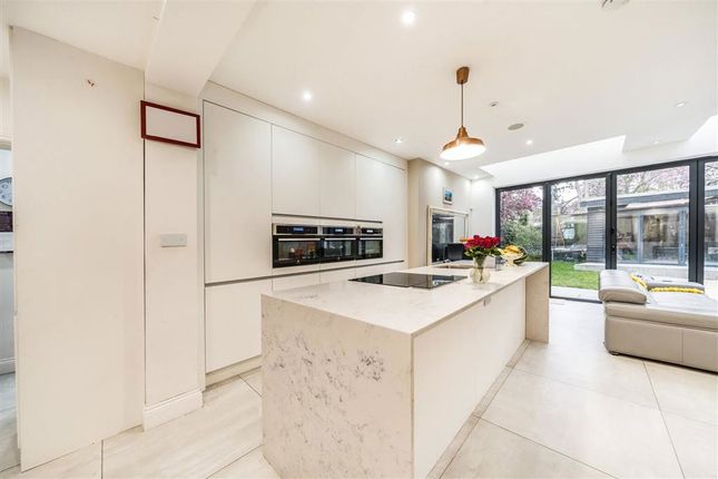 124, The Vale, London photo 3