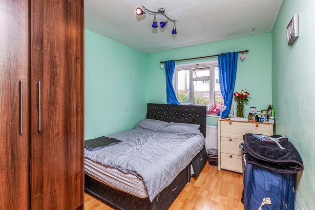 Flat for sale in Darrell Close, Slough