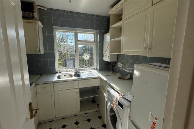 6, Cranleigh Close, LONDON photo 3
