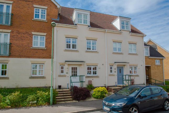 Town house for sale in Spring Close, Haverhill