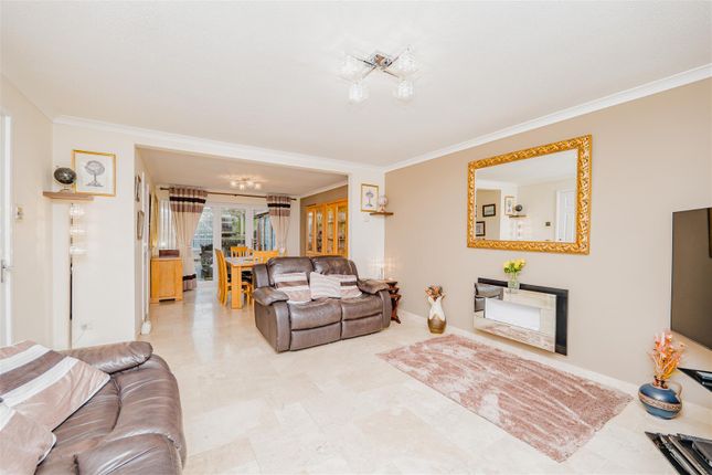 19, Sherbourne Close, Barry photo 2
