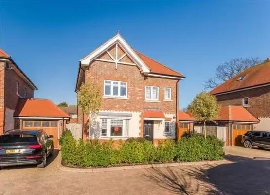 4 Kingshill , Kingshill Close, Bushey photo 2