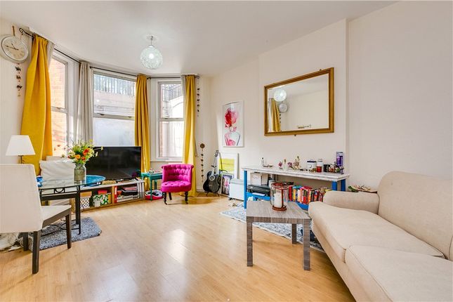 Flat to rent in Barkston Gardens, Earls Court, London