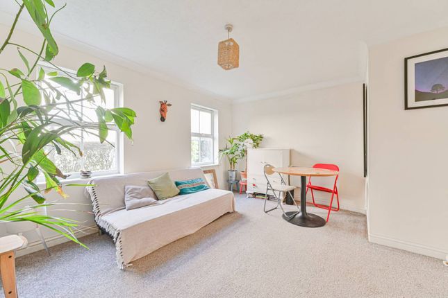 Flat for sale in Woods Road, Peckham, London