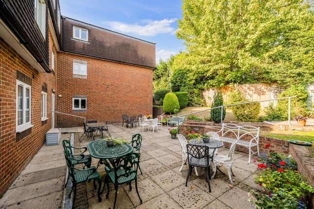 11, Beatrice Lodge, Oxted photo 2