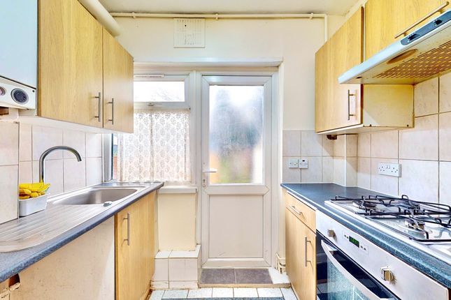 Maisonette for sale in The Crescent, Hayes