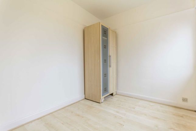 4, Ruislip Close, Greenford photo 5