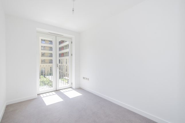 Flat to rent in Monarch Square, London