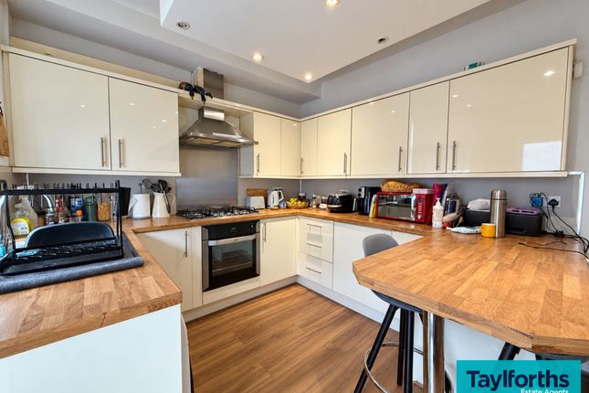 47 Skipton Road, Barnoldswick photo 4
