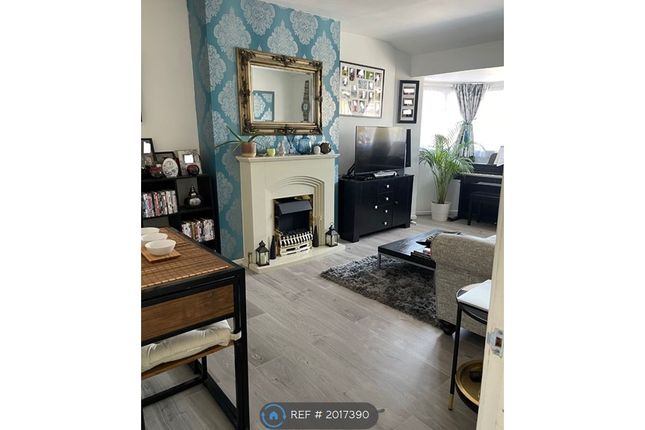 Flat to rent in Bastable Avenue, Barking