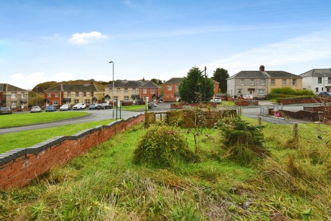 22, Maengwynne, Carmarthenshire photo 3