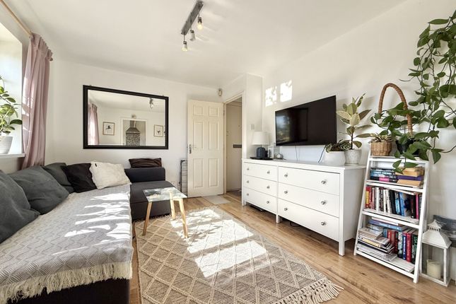 31 Dalton House,, John Williams Close, London photo 3