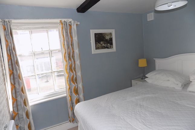5, Market, Ashbourne photo 3