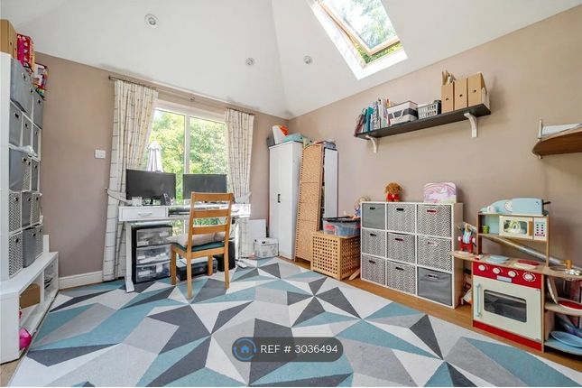 Bredward Close, Burnham, Slough photo 5