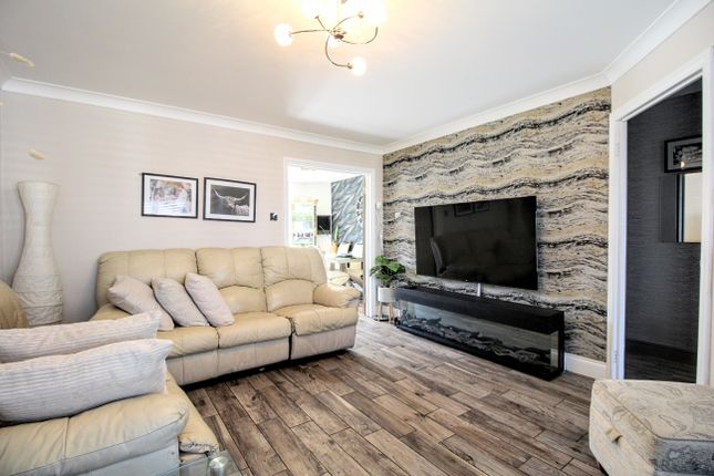 5, Dalwhinnie Gardens, Kilmarnock photo 3