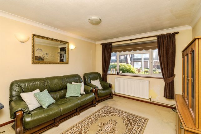 12, Edendale, Lowestoft photo 4