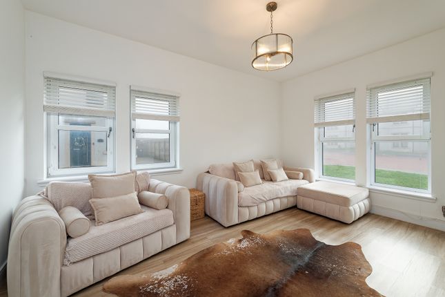 10, Stationhouse Drive, Johnstone photo 3