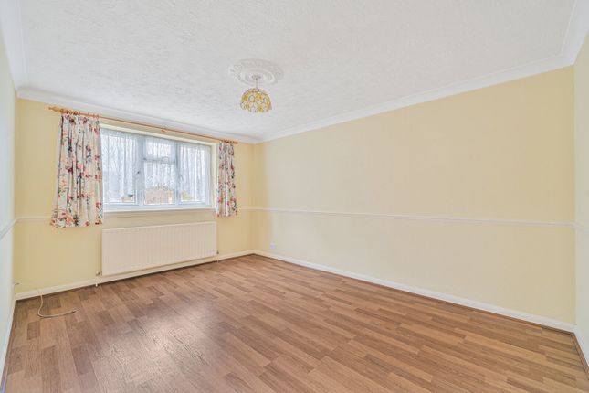 1 Sampson Court,, Linden Way, Shepperton photo 4