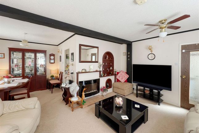 18 Beechfield Park, Hook Lane, Chichester photo 3