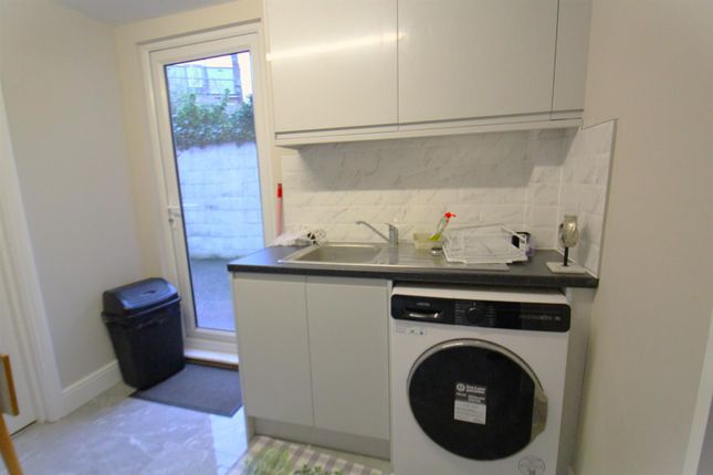Room to rent in Malvern Road, London