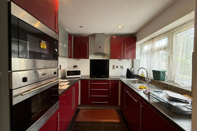 7, Beechcroft Close, Hounslow photo 3