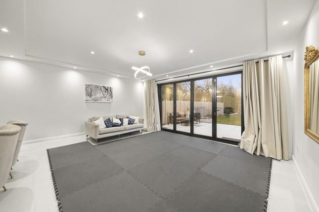 7, Ashness Gardens, Greenford photo 4