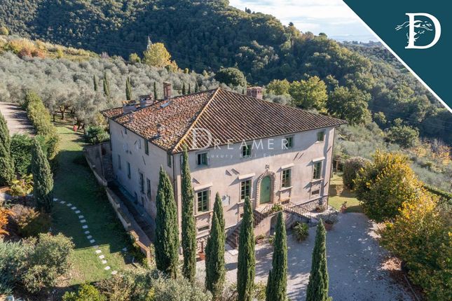 Thumbnail Villa for sale in Via di Villa Fontana, Lucca, Toscana