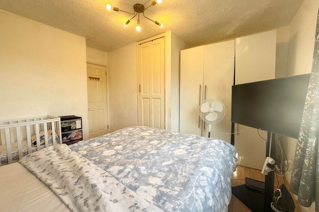 43, Siskin Close, Borehamwood photo 4