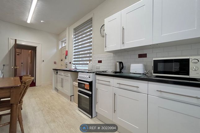 Flat, St Marys Avenue, Harrogate photo 2