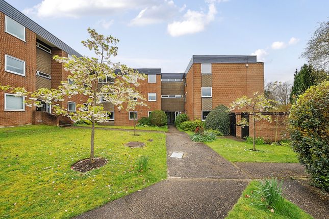 Thumbnail Flat for sale in Jolive Court, Rosetrees, Guildford, Surrey