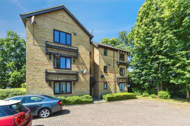 Flat for sale in Hurst Road, Ashford, Kent